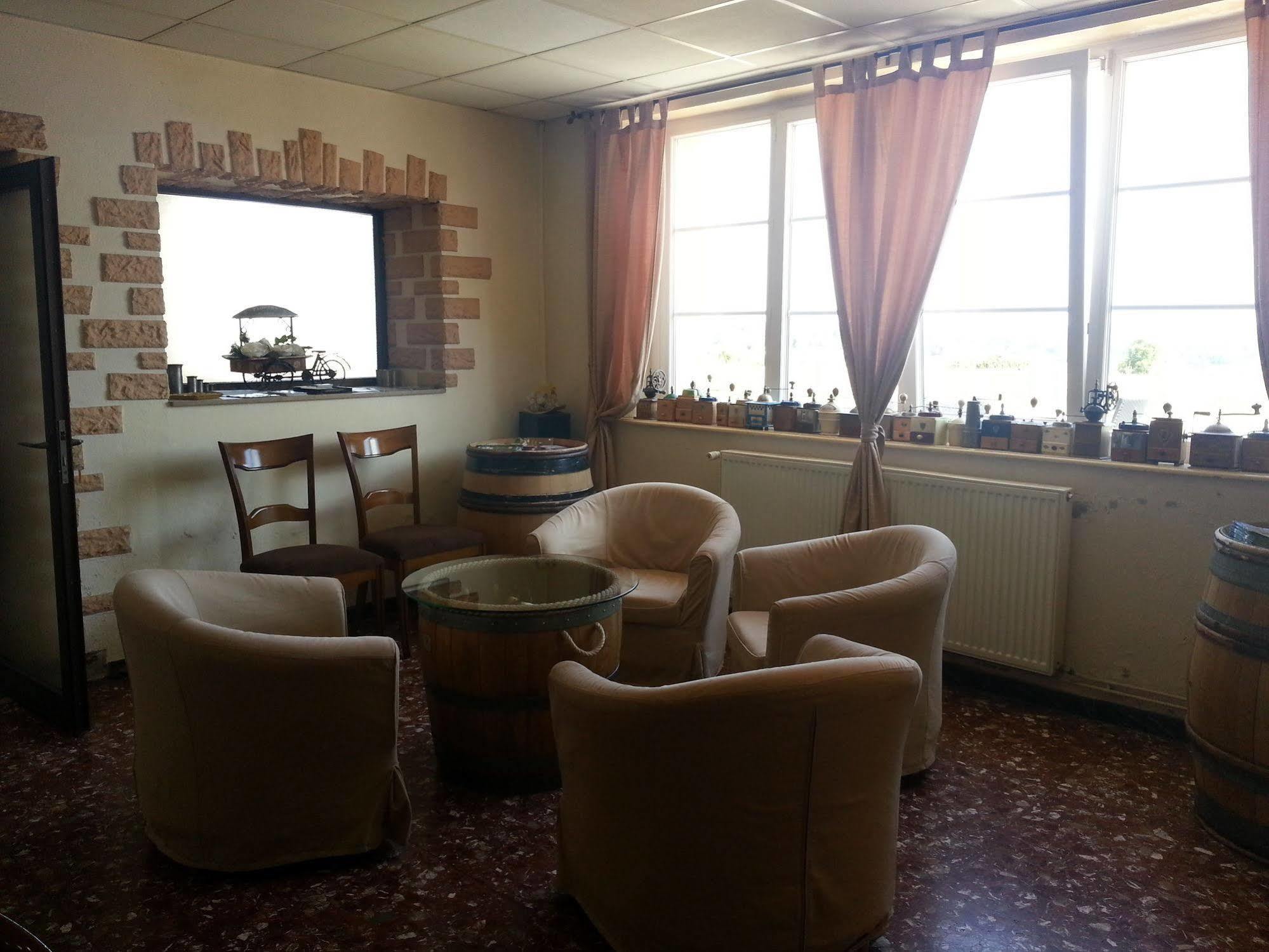 Logis L'Auberge Du Gros Silly-sur-Nied Exterior foto